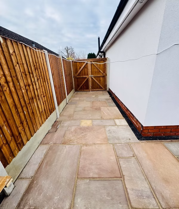 Raj Green Indian Sandstone With Fencing & Large Double Gates_heic